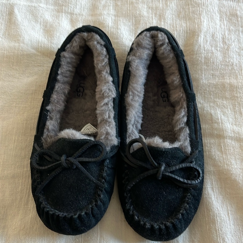 BNWT women’s Ugg slippers size 6